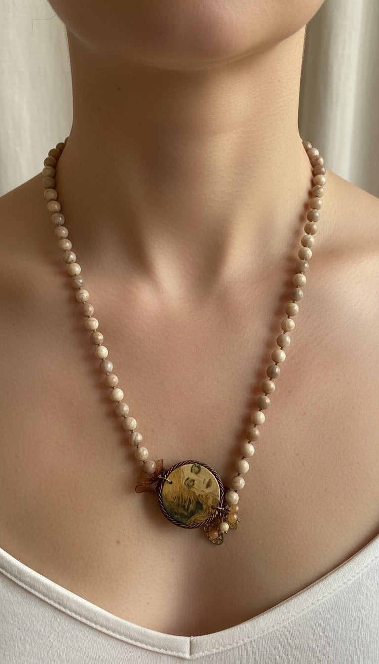 Sunstone and wood necklace. Handmade. Made in Italy.